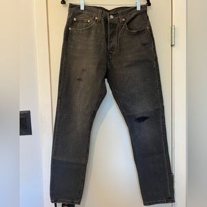 Levi’s 501 high rise straight jean size 28 never worn